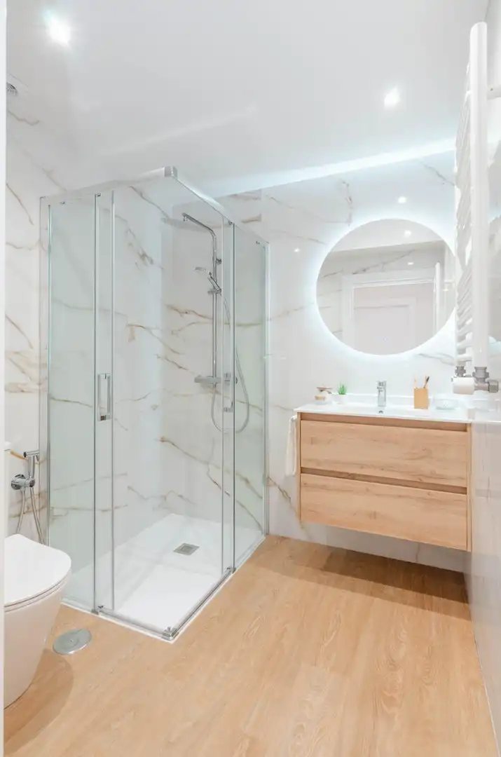 Bathroom of Flat for sale in Gijón   with Heating and Storage room