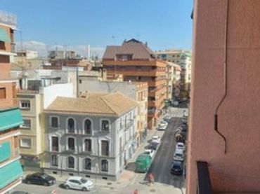 Pis amb balcó de lloguer a Calle Pintor López Mezquita 7
