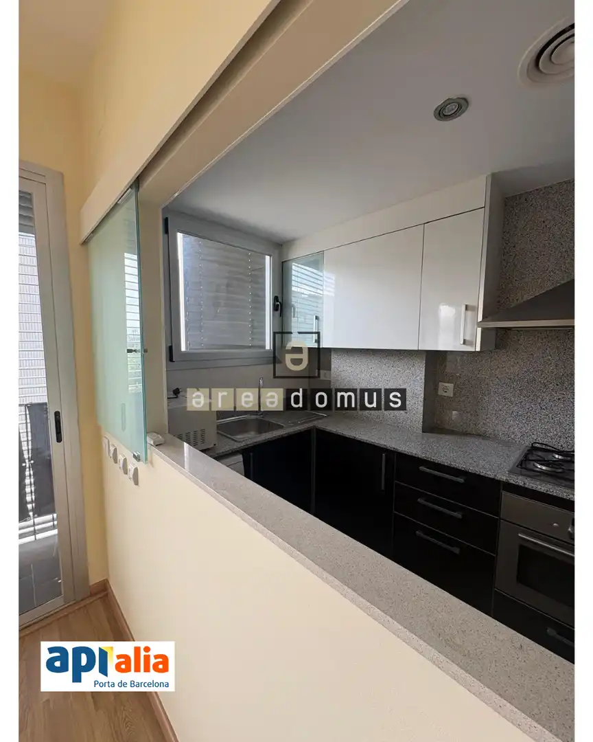 Cocina de Piso en venta en Sant Feliu de Llobregat con Calefacción, Jardín privado y Trastero