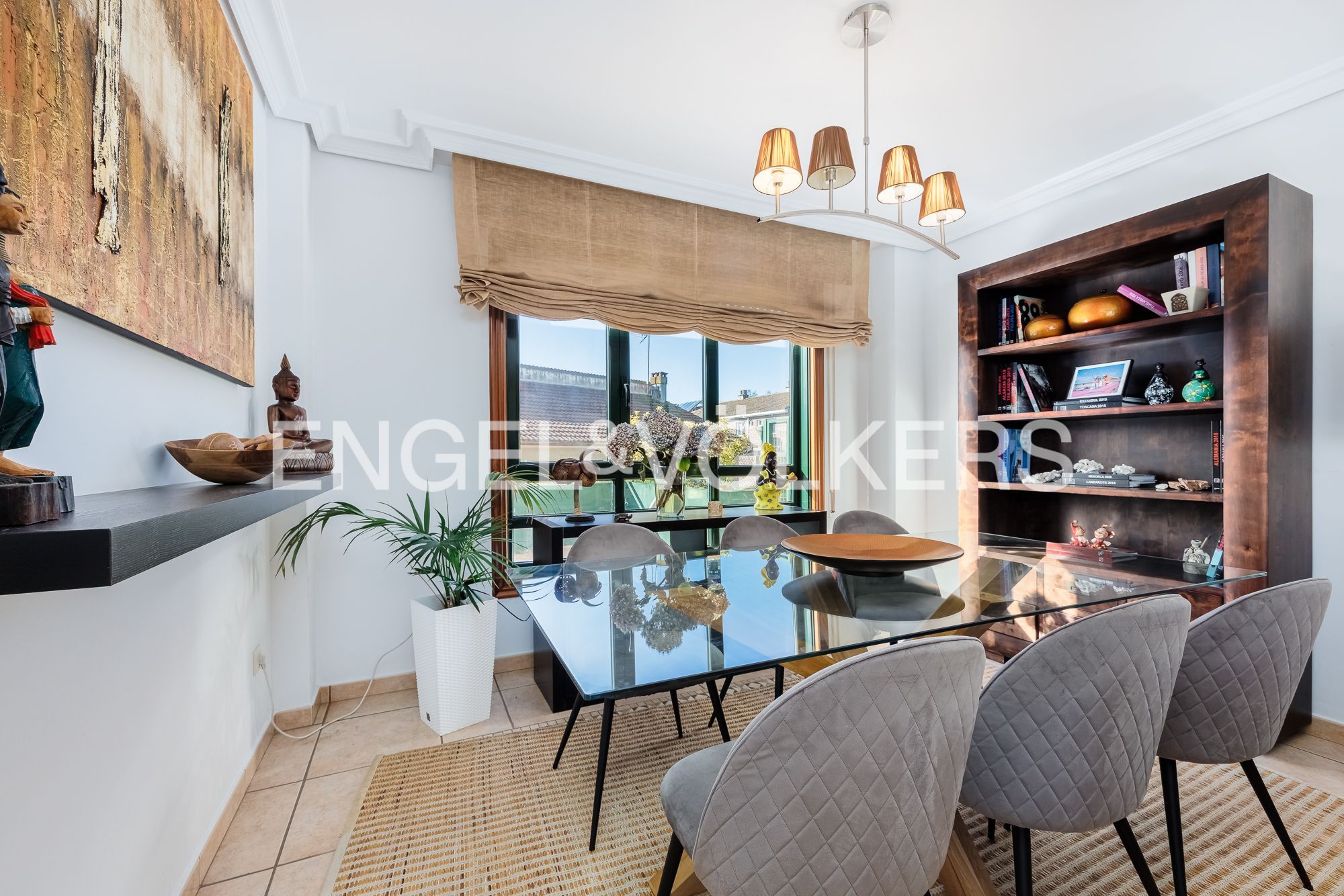 Menjador de Casa adosada en venda en Nigrán amb Calefacció, Jardí privat i Terrassa