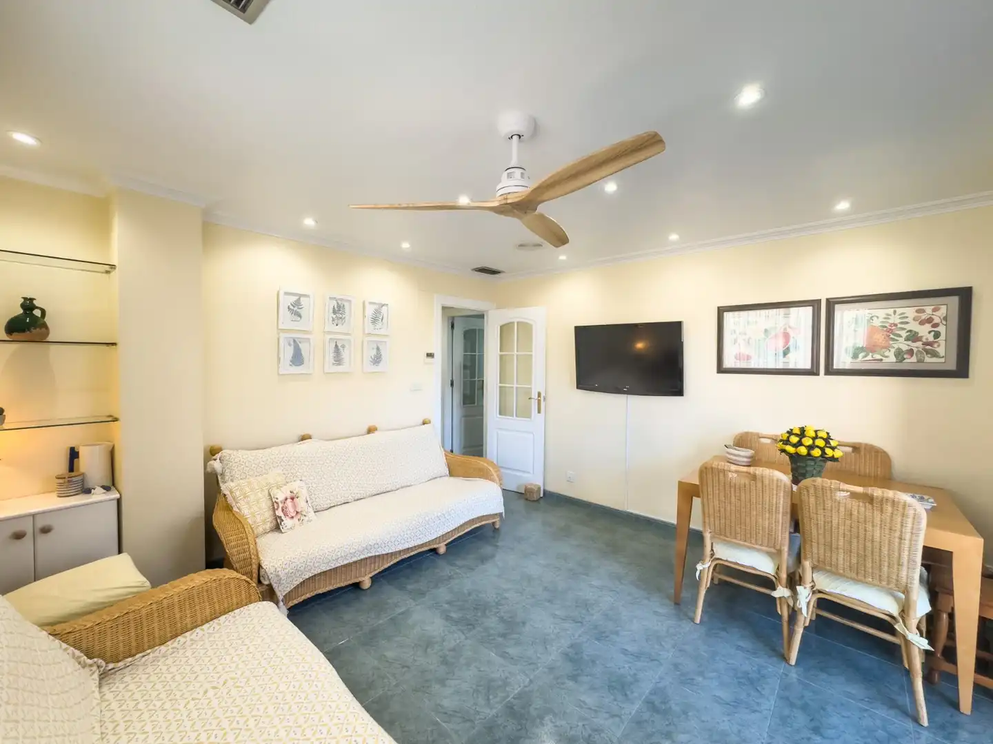 Sala d'estar de Apartament de lloguer en Santa Pola amb Terrassa, Moblat i Forn