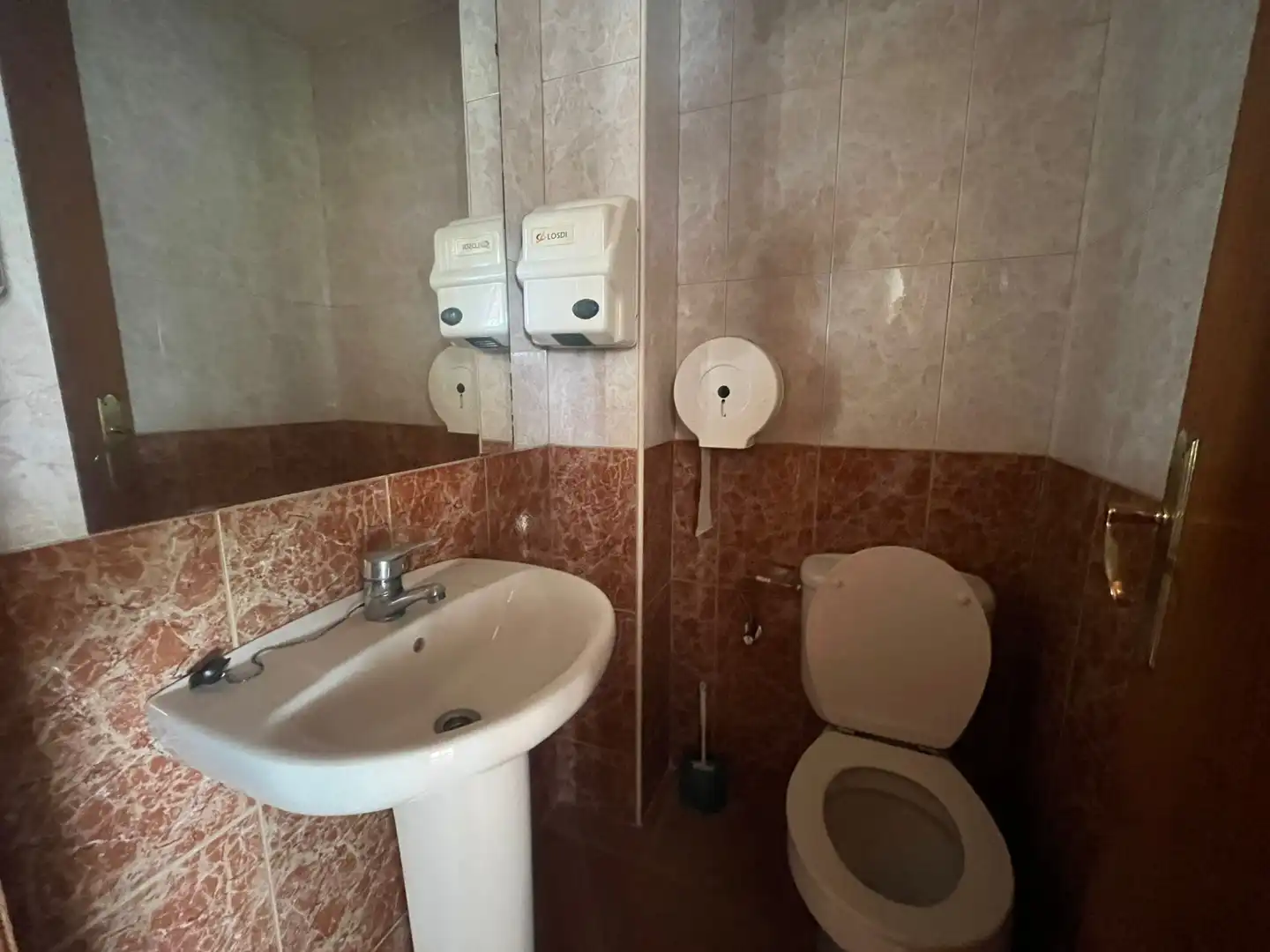 Baño de Local en venta en Alicante / Alacant con Aire acondicionado, Calefacción y Amueblado