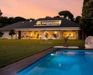 Vista exterior de Casa o xalet de lloguer en Sant Andreu de Llavaneres amb Aire condicionat, Terrassa i Piscina