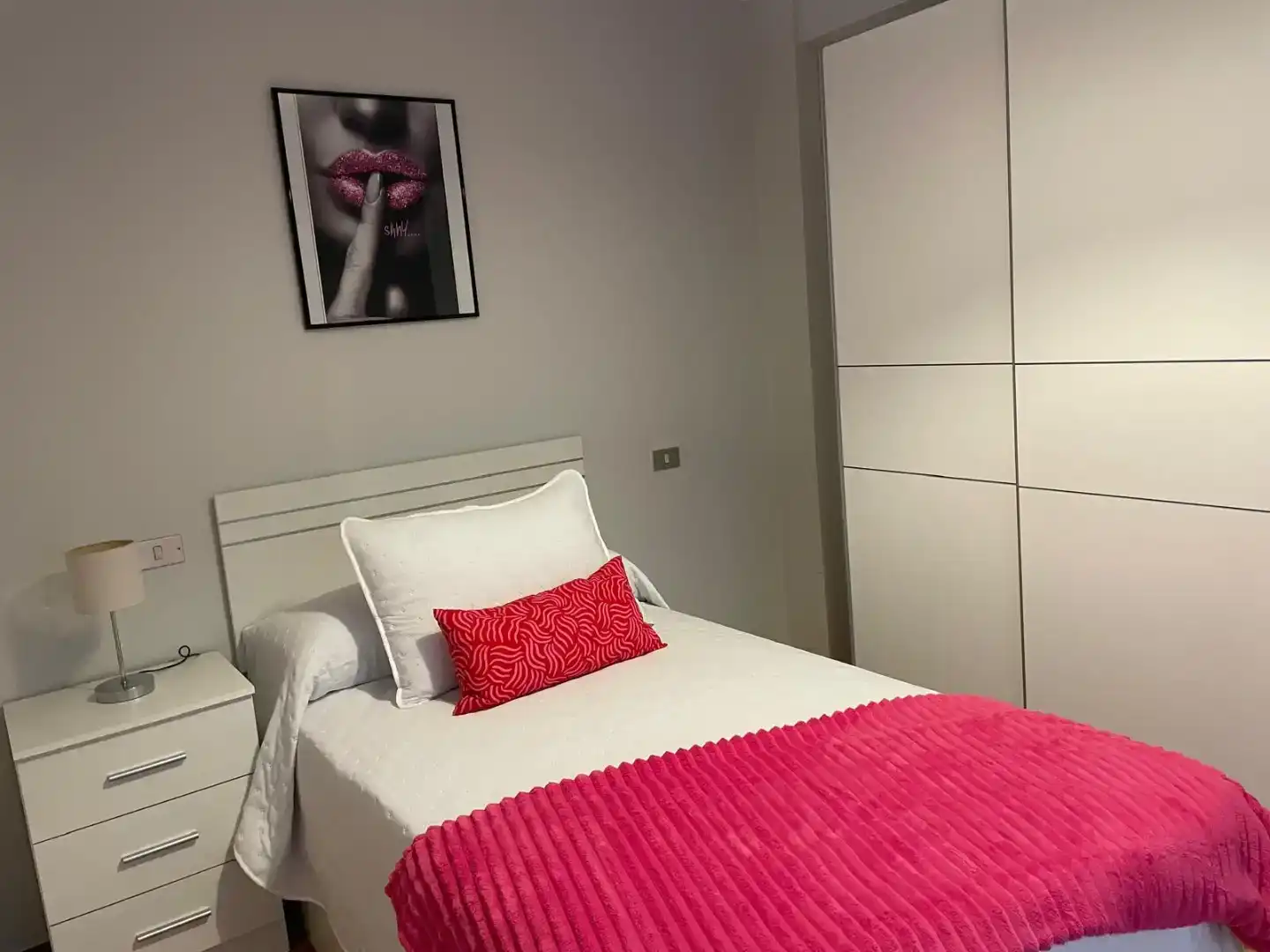 Schlafzimmer von Wohnung zur Miete in Cedeira mit Parkett, Möbliert und Ofen