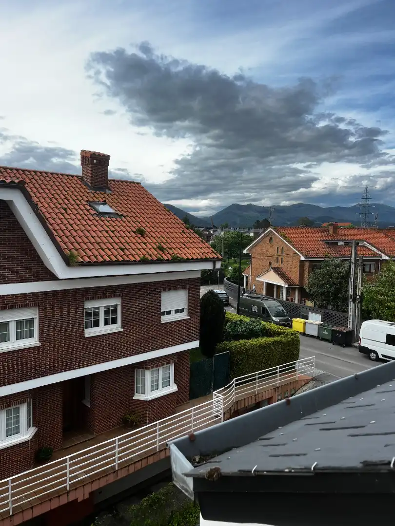 Vista exterior de Casa adosada en venta en Torrelavega  con Calefacción, Terraza y Trastero