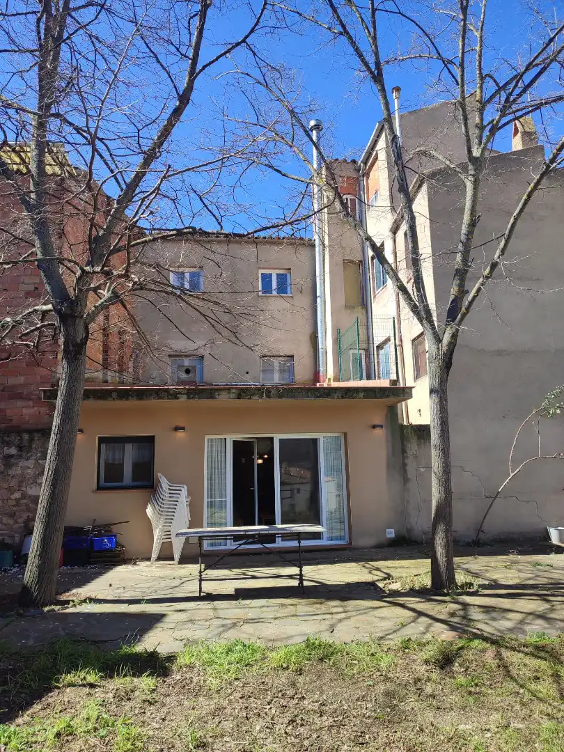Vista exterior de Casa adosada en venda en Ulldemolins amb Calefacció, Jardí privat i Parquet