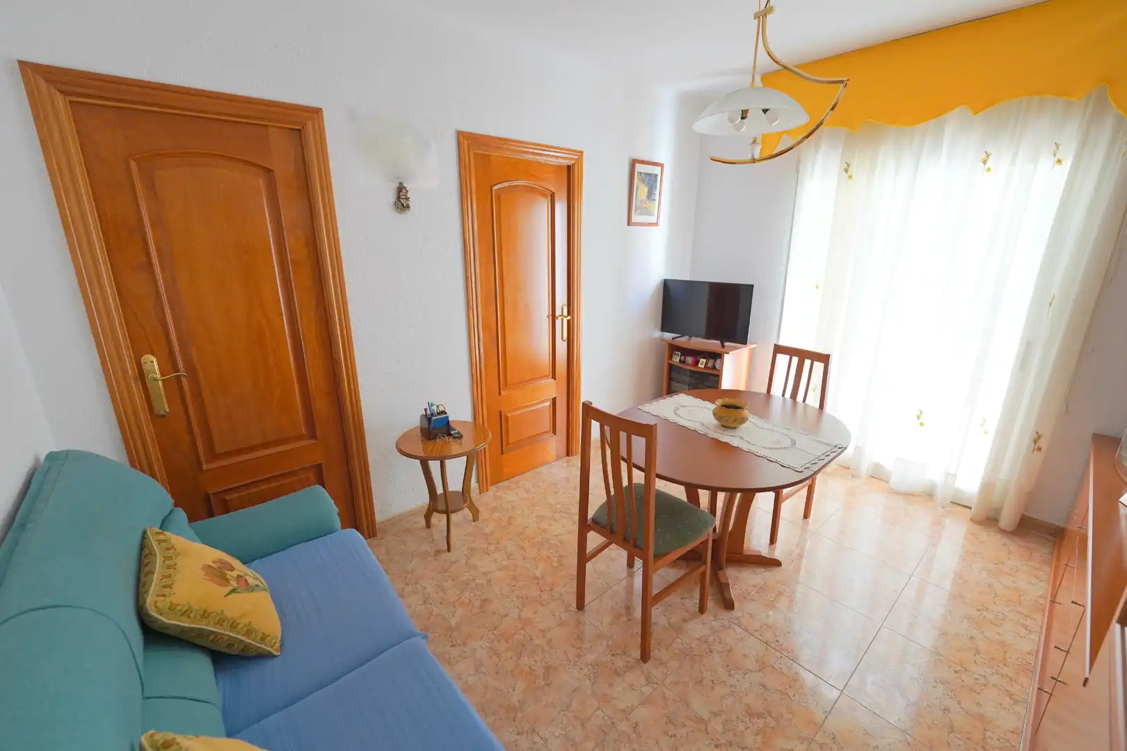 Wohnzimmer von Wohnung zum Verkauf in Barcelona mit Ofen und Balkon