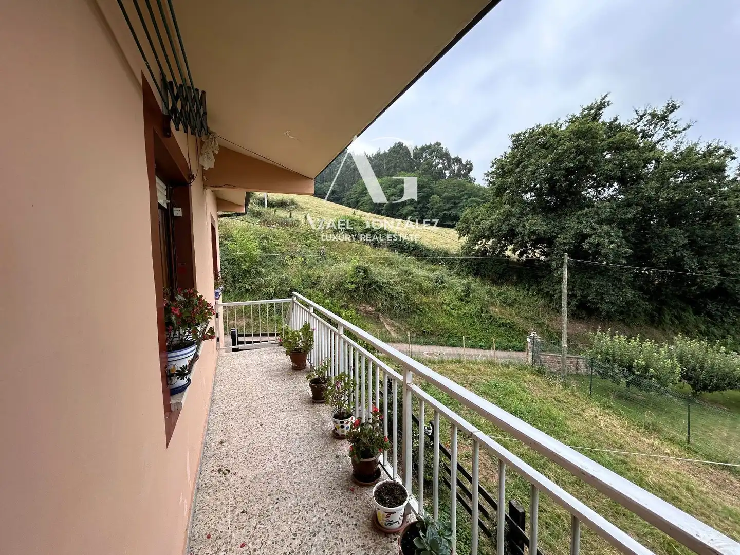 Terrassa de Casa o xalet en venda en Torrelavega  amb Calefacció i Terrassa