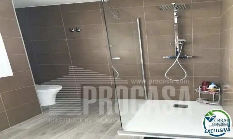Bany de Casa o xalet en venda en Roses amb Aire condicionat, Calefacció i Terrassa