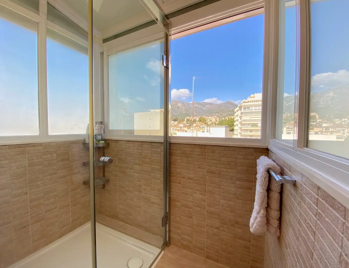 Bany de Àtic en venda en Marbella amb Aire condicionat, Terrassa i Forn