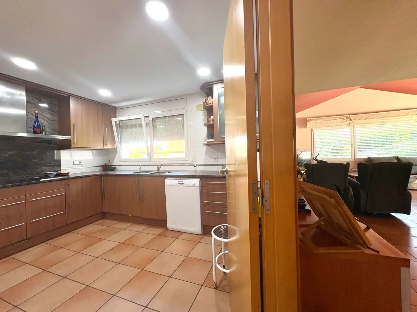 Cocina de Casa o chalet en venta en Rubí con Aire acondicionado, Calefacción y Jardín privado