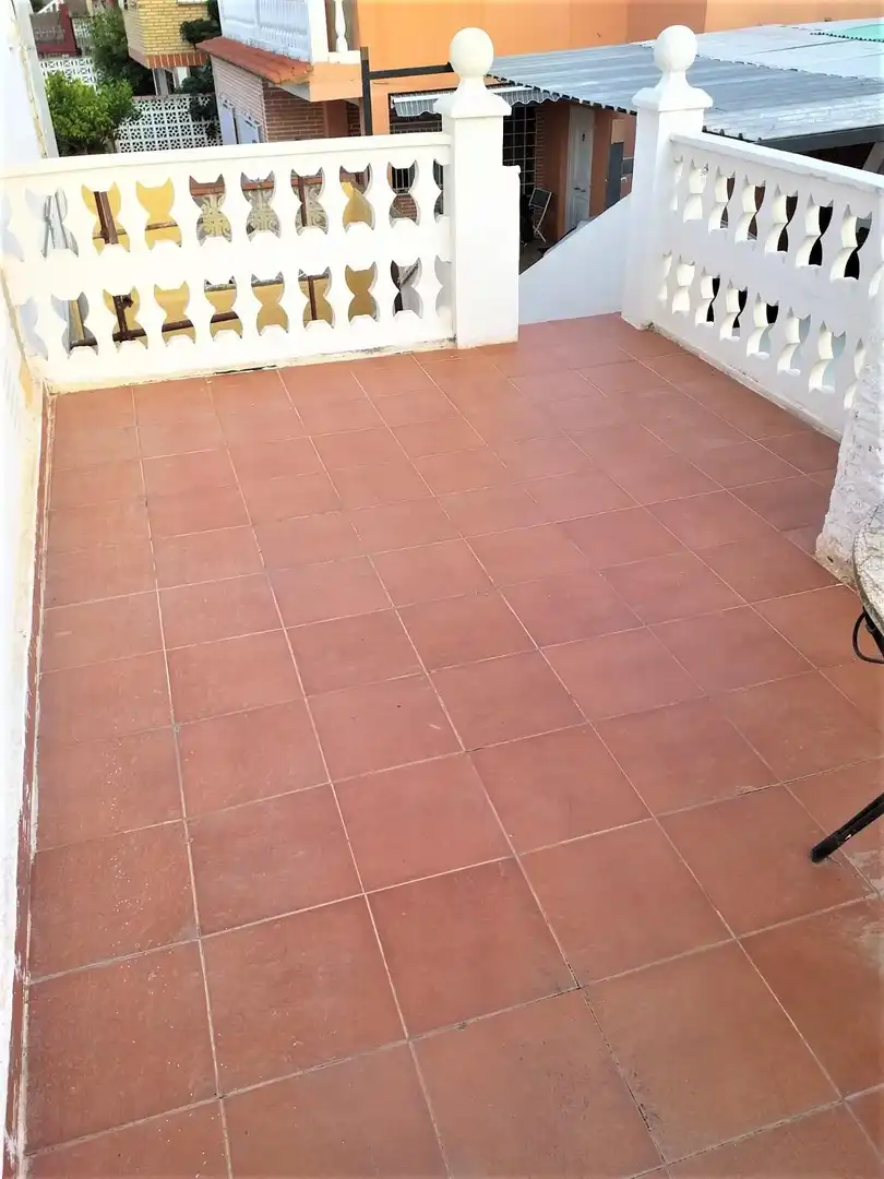Vista exterior de Casa o xalet en venda en Manises amb Aire condicionat, Jardí privat i Traster