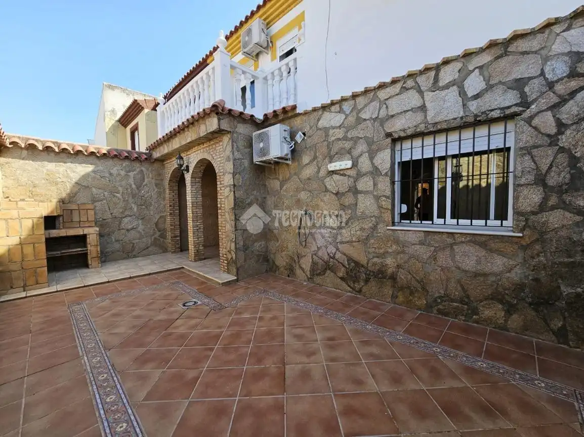 Vista exterior de Casa o xalet en venda en Jerez de la Frontera amb Balcó