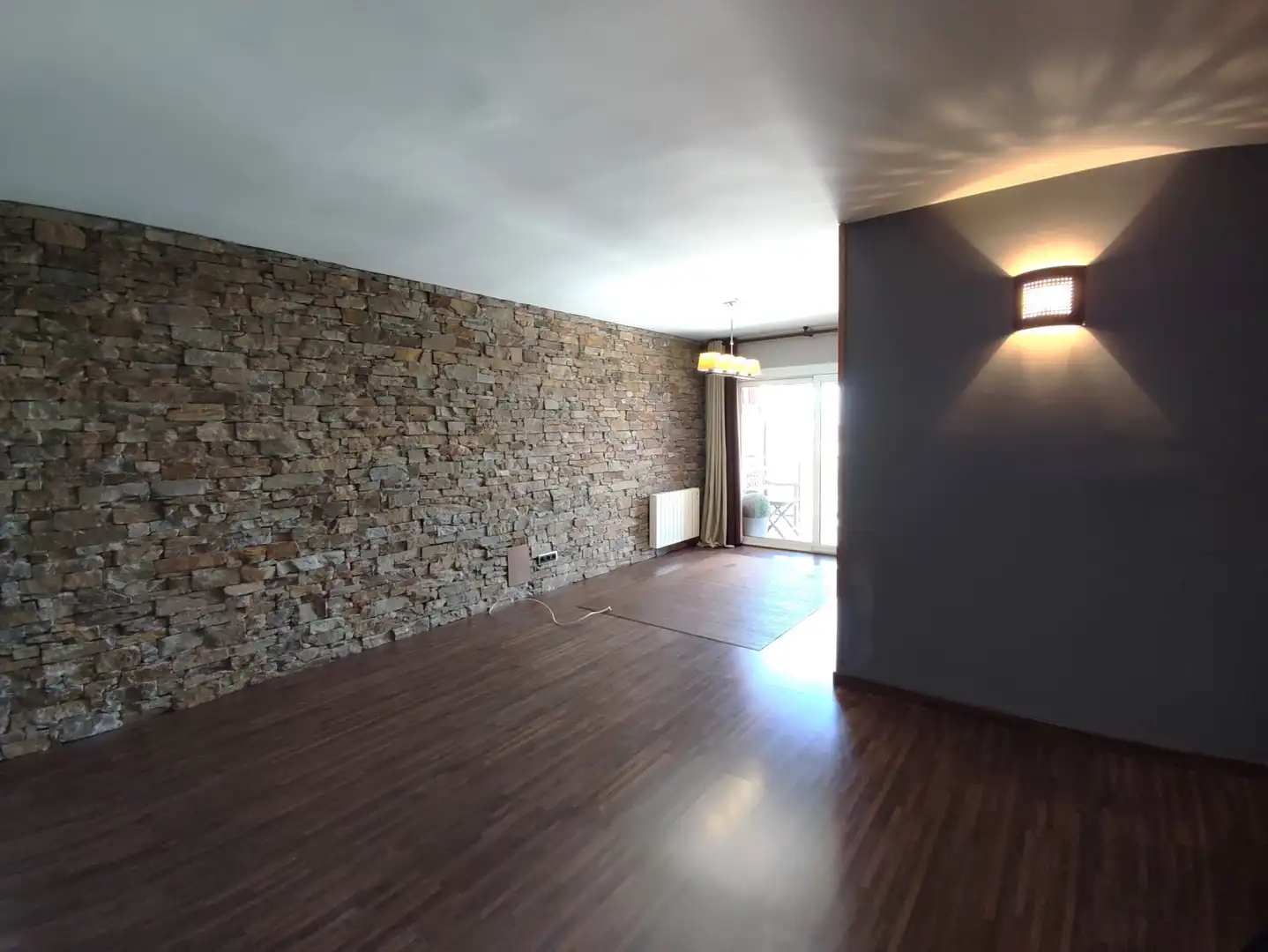 Sala d'estar de Pis de lloguer en Girona amb Aire condicionat, Calefacció i Balcó