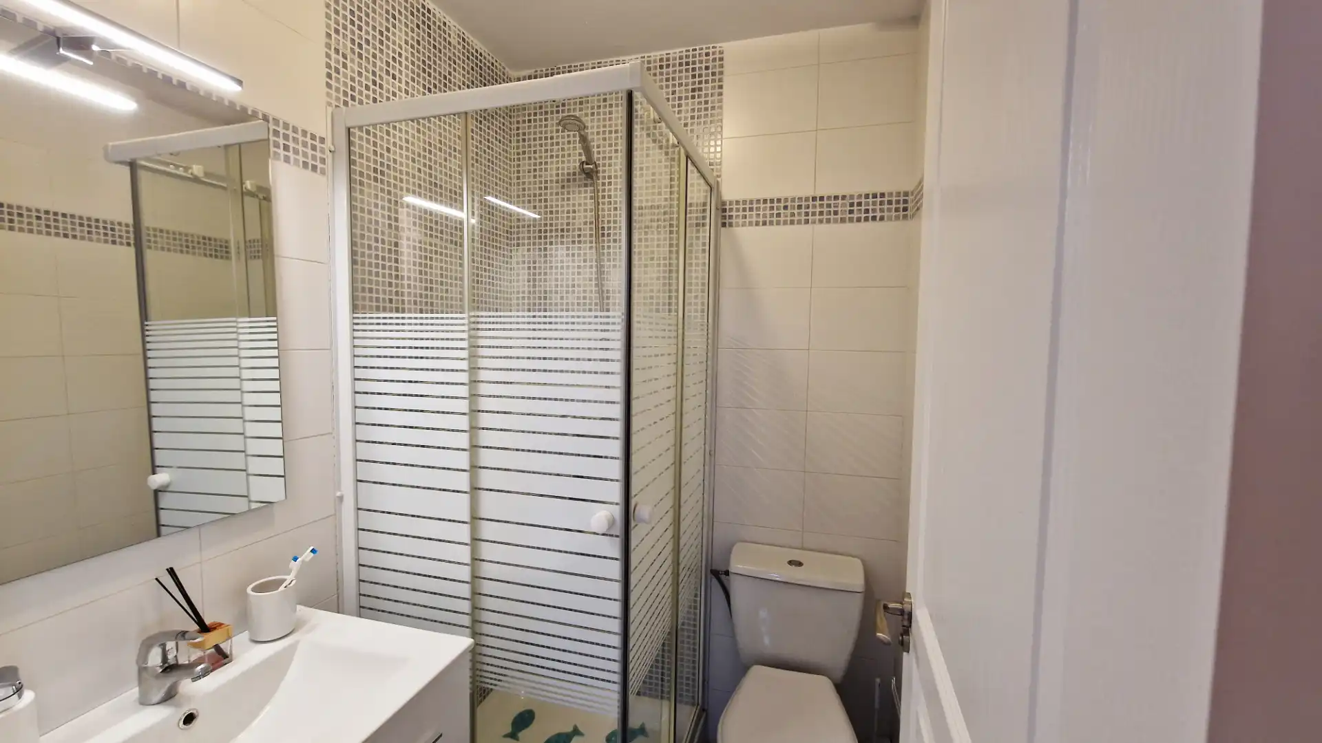 Bany de Apartament en venda en Vélez de Benaudalla amb Moblat, Forn i Rentadora
