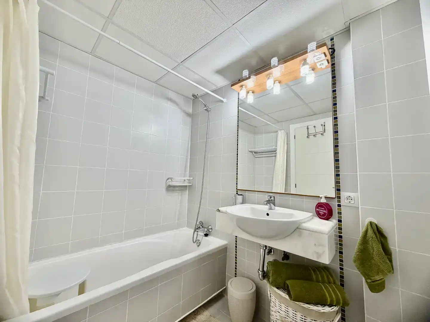 Badezimmer von Wohnung zur Miete in Calpe / Calp mit Klimaanlage, Privatgarten und Abstellraum