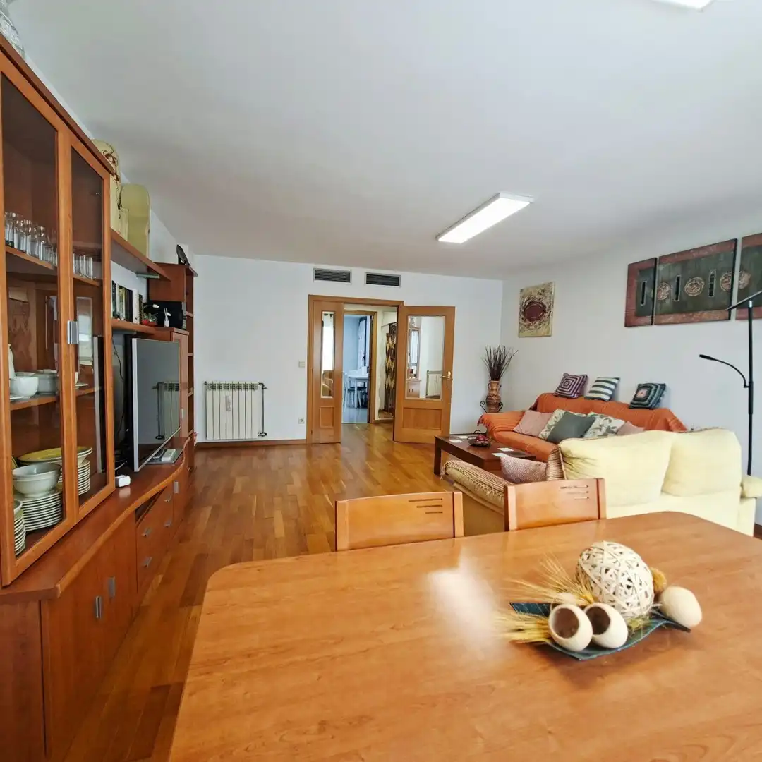 Sala d'estar de Pis en venda en Zaragoza amb Terrassa, Traster i Piscina