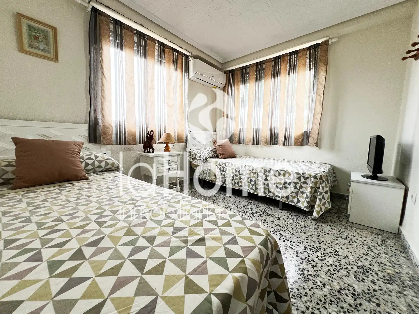 Dormitori de Casa o xalet en venda en Paterna amb Aire condicionat, Jardí privat i Terrassa