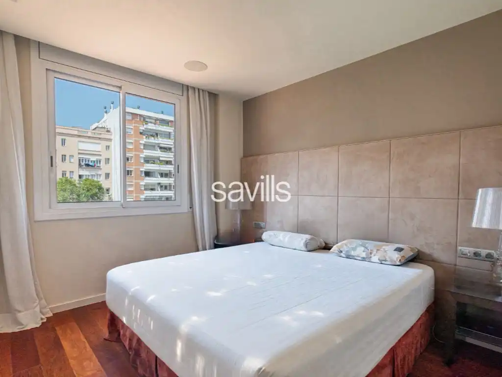 Dormitori de Apartament en venda en Barcelona amb Aire condicionat i Terrassa