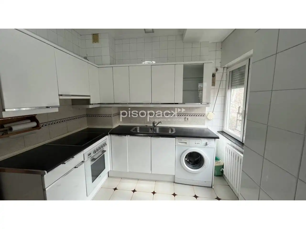 Kitchen of Flat for sale in  Pamplona / Iruña  with Heating, Parquet flooring and Alarm