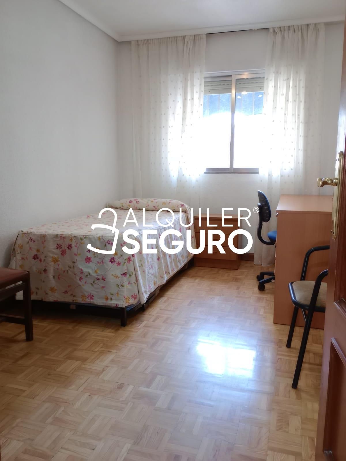 Bedroom of Flat to rent in  Madrid Capital  with Heating and Furnished