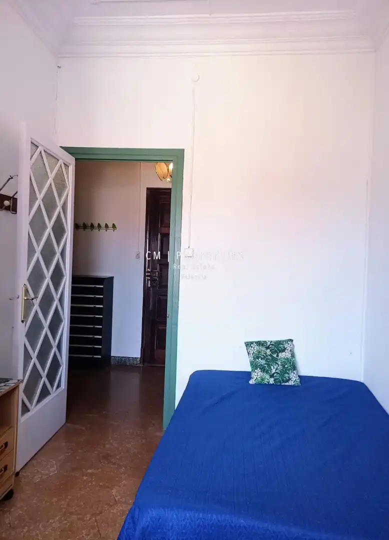 Bedroom of Flat for rent in Valencia  with Air Conditioner, Heating and Terrace