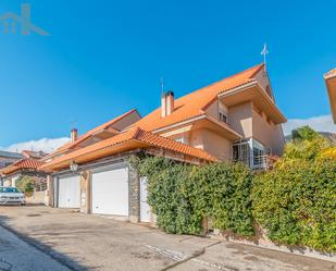 Exterior view of Single-family semi-detached for sale in San Lorenzo de El Escorial  with Air Conditioner, Heating and Private garden