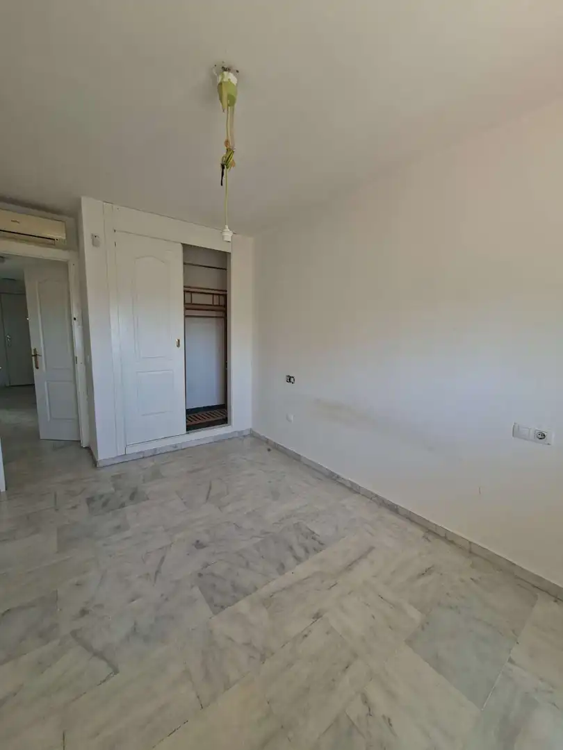 Dormitori de Casa adosada en venda en Benalmádena amb Aire condicionat, Terrassa i Traster