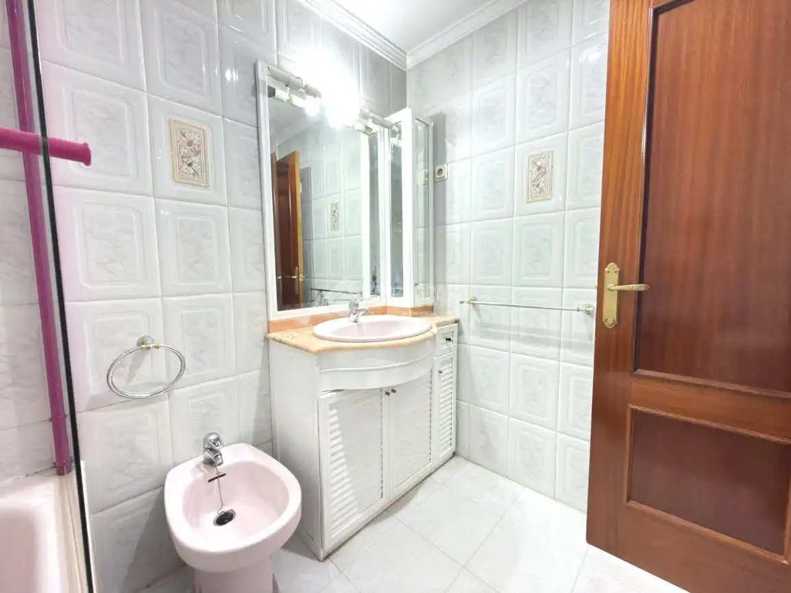 Baño de Piso en venta en Málaga con Terraza y Piscina comunitaria
