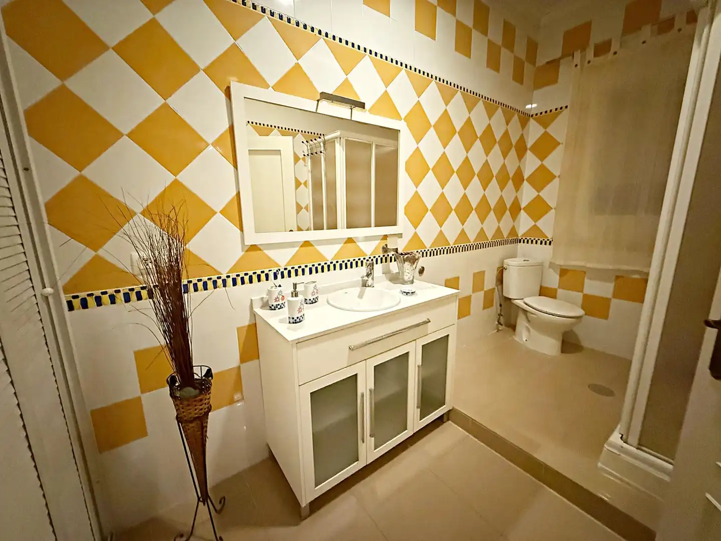 Baño de Casa adosada en venta en Pilas con Aire acondicionado y Terraza