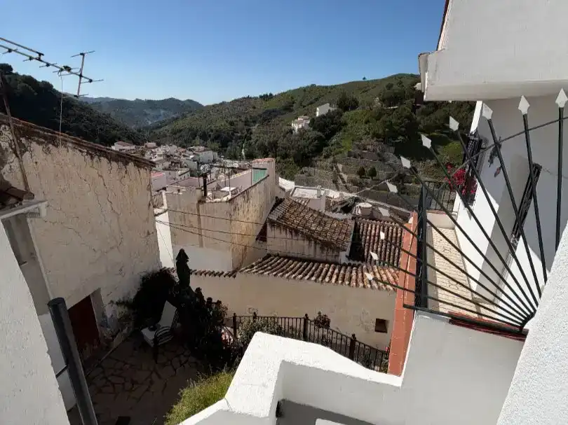 Vista exterior de Casa adosada en venta en Salares con Amueblado