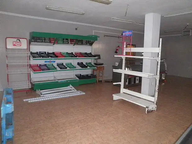 Local comercial en venta en Calle Santa Amalia, imagen 2
