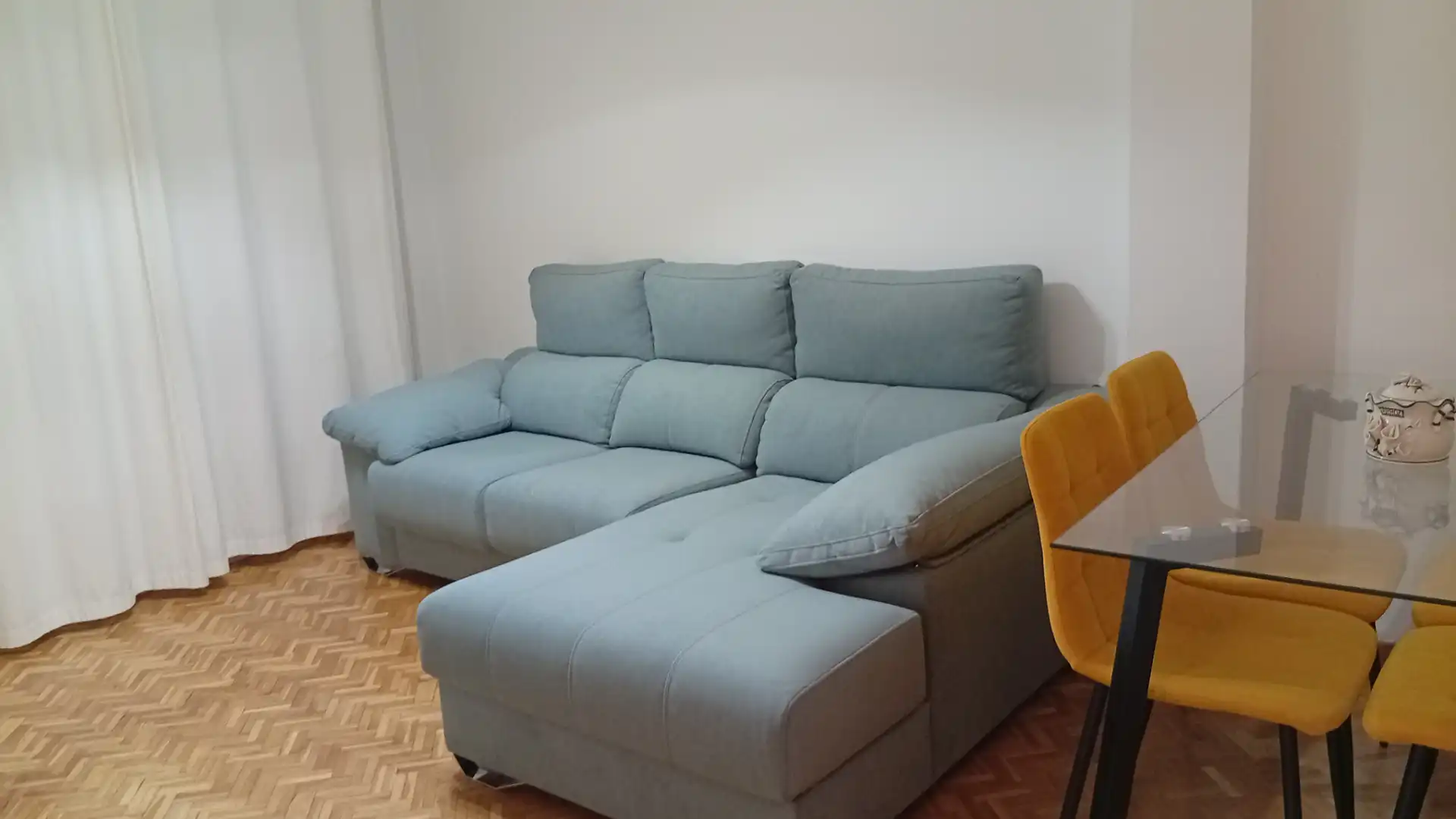 Sala de estar de Piso de alquiler en  Granada Capital con Calefacción, Parquet y Amueblado