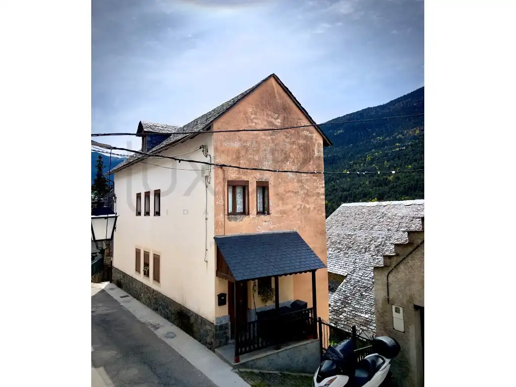 Vista exterior de Casa o xalet en venda en Vielha e Mijaran amb Balcó