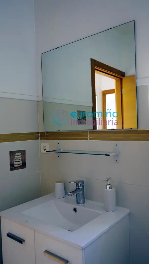 Badezimmer von Haus oder Chalet zum Verkauf in Salvaterra de Miño mit Parkett, Terrasse und Abstellraum