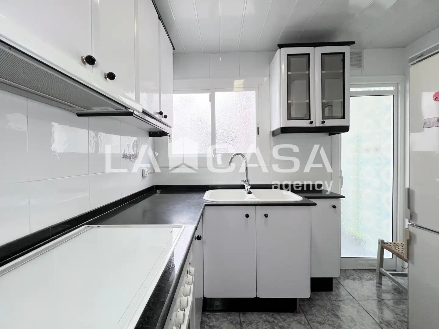 Küche von Wohnung zum Verkauf in Badalona mit Balkon