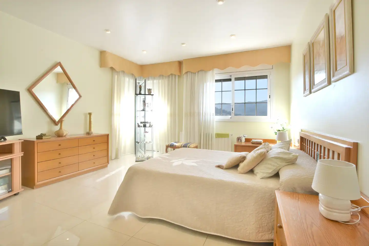 Habitación de Casa o chalet en venta en Sant Fost de Campsentelles con Aire acondicionado, Calefacción y Jardín privado