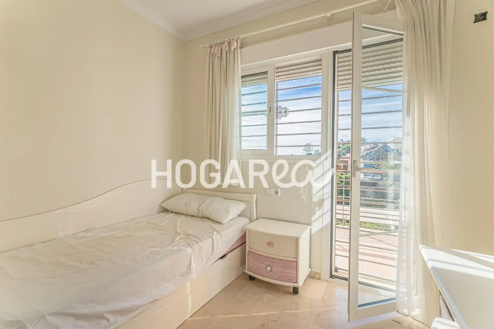 Habitación de Casa adosada en venta en Málaga con Aire acondicionado, Calefacción y Terraza