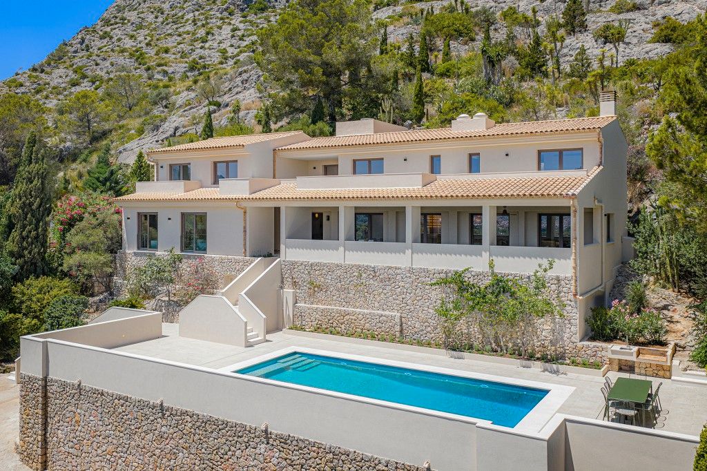 Vista exterior de Casa o xalet en venda en Pollença amb Aire condicionat, Jardí privat i Terrassa