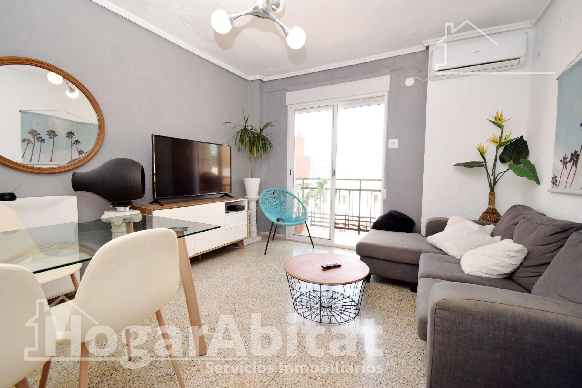 Living room of Flat for sale in  Valencia Capital  with Air Conditioner, Heating and Storage room