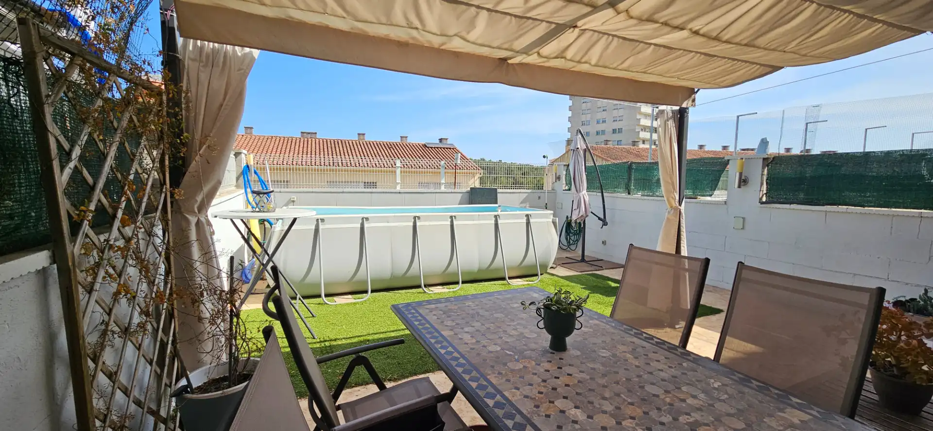 Piscina de Casa adosada en venda en Tarragona amb Aire condicionat, Calefacció i Jardí privat