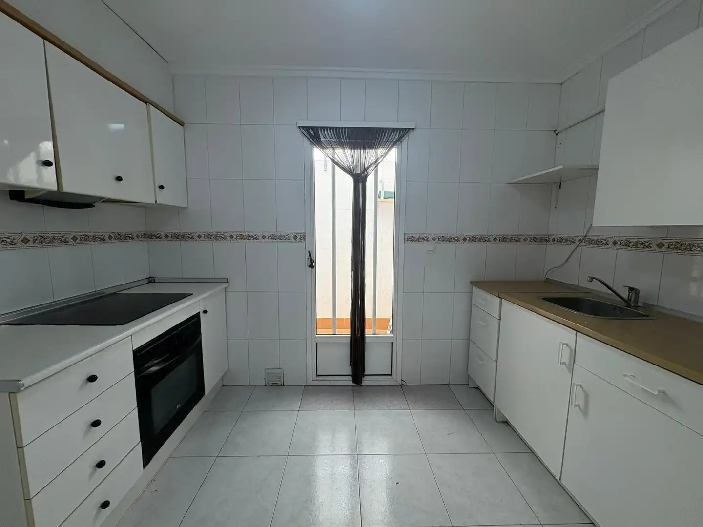Cuina de Casa o xalet en venda en Torrevieja amb Moblat i Piscina comunitària