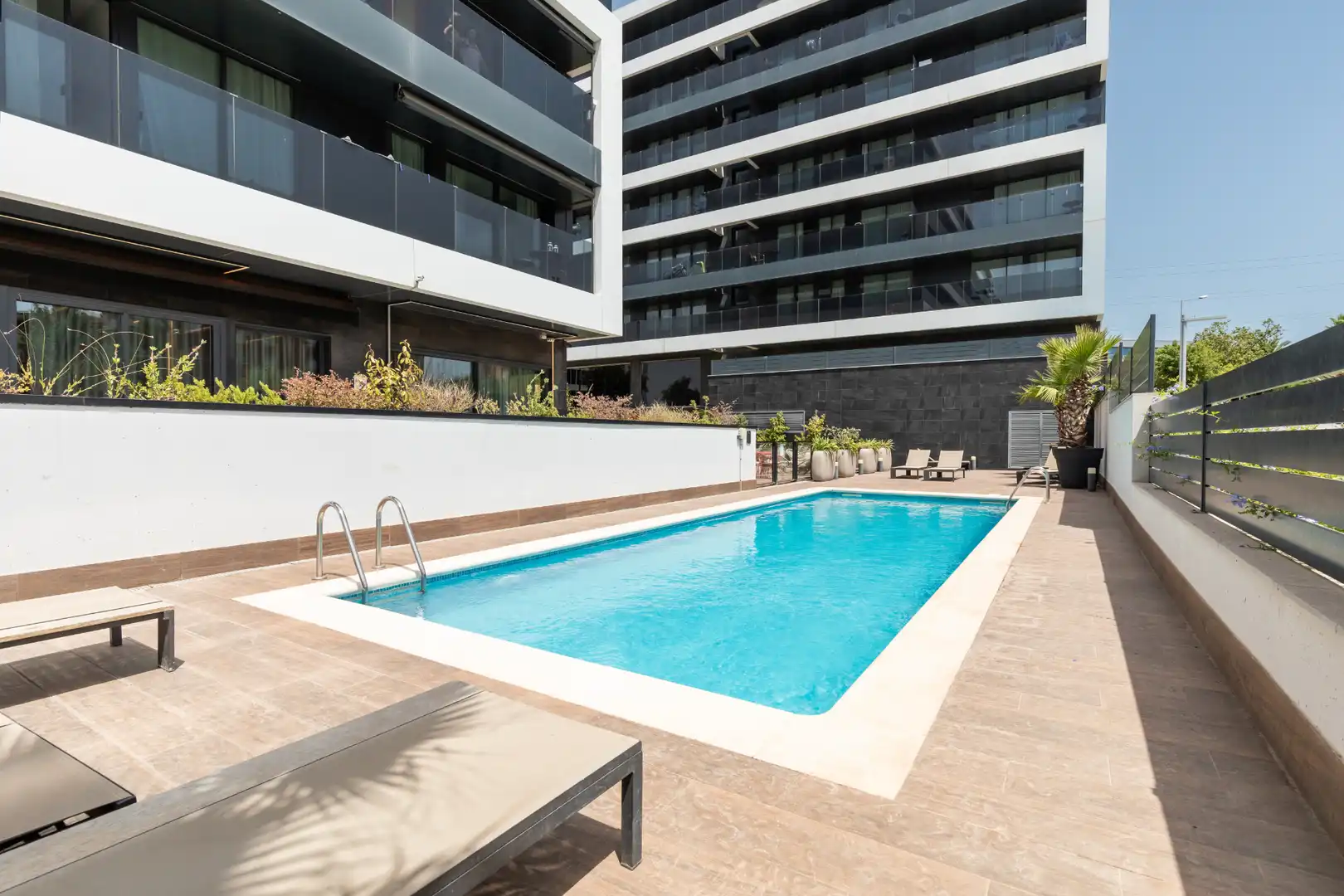 Piscina de Piso en venta en Sant Just Desvern con Terraza y Piscina comunitaria
