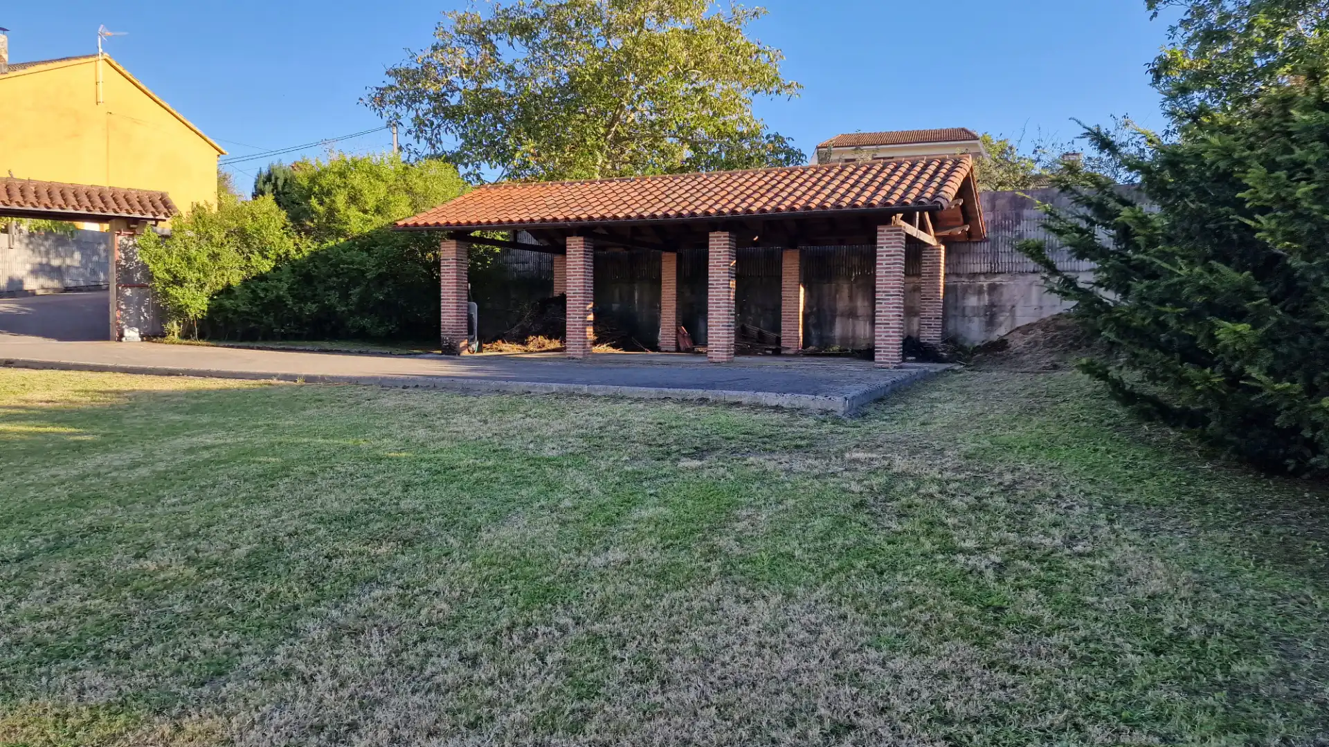 Vista exterior de Casa o xalet en venda en Gijón  amb Calefacció, Jardí privat i Parquet