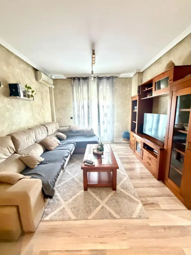 Living room of Flat for sale in Arganda del Rey  with Air Conditioner, Heating and Parquet flooring