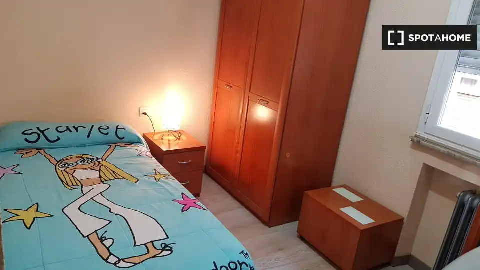 Habitación de Piso de alquiler en Salamanca con Aire acondicionado, Calefacción y Amueblado