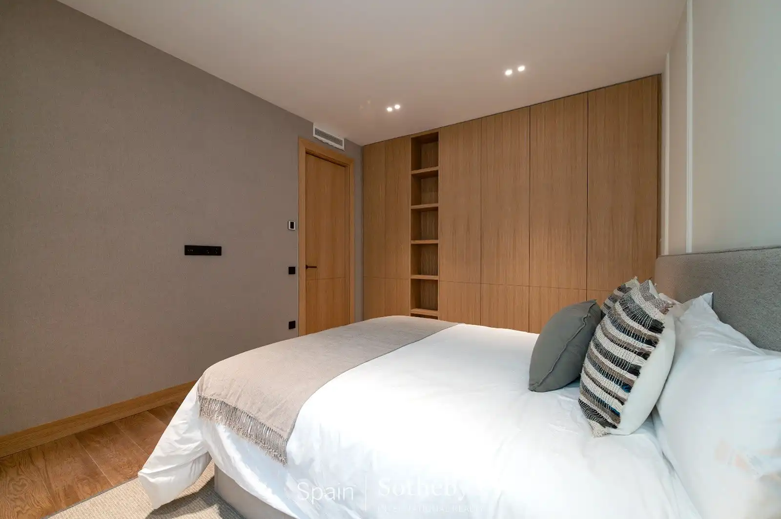 Dormitori de Apartament en venda en Madrid amb Aire condicionat, Calefacció i Terrassa