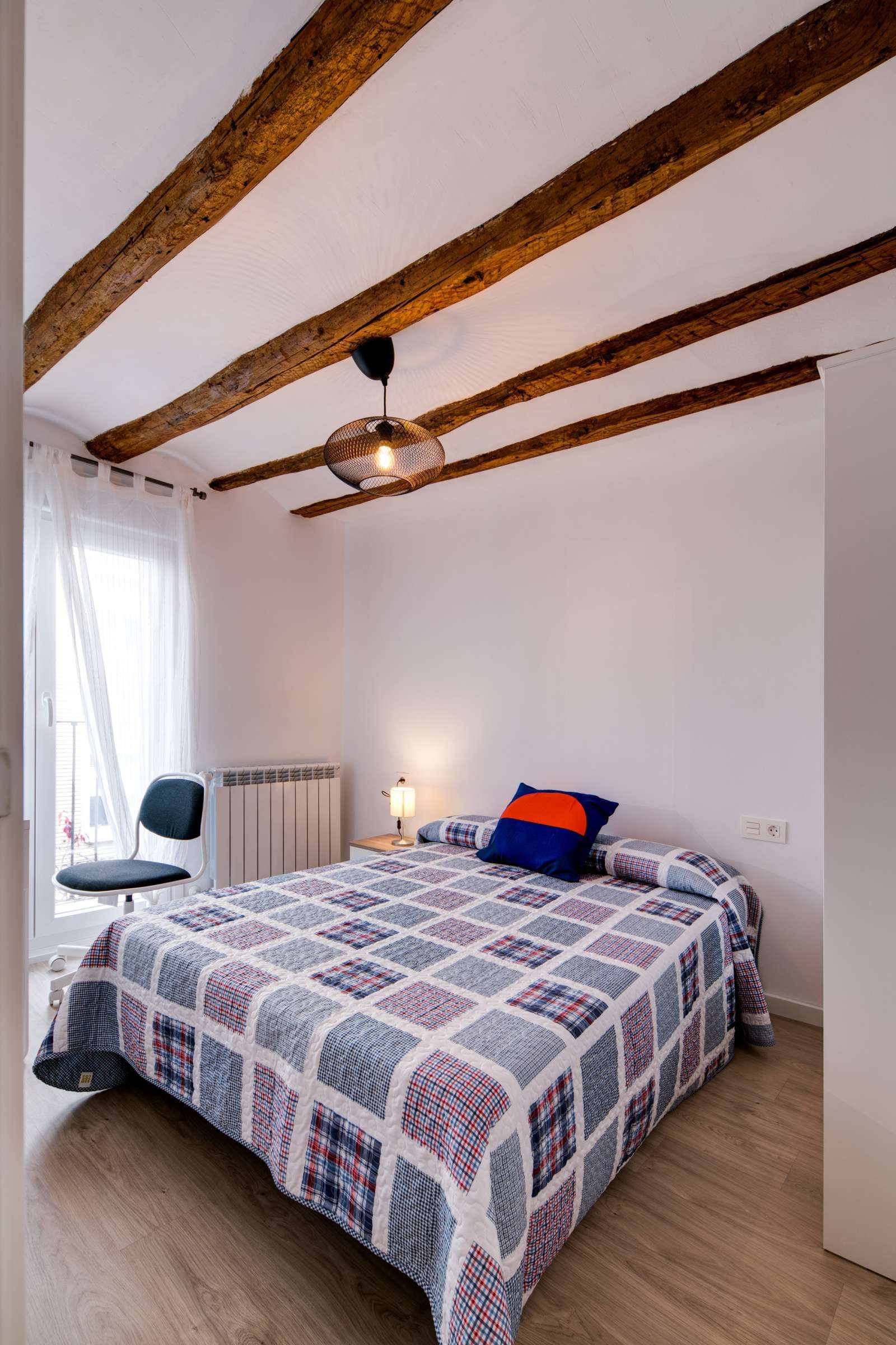 Bedroom of Flat to share in  Zaragoza Capital  with Air Conditioner, Heating and Terrace