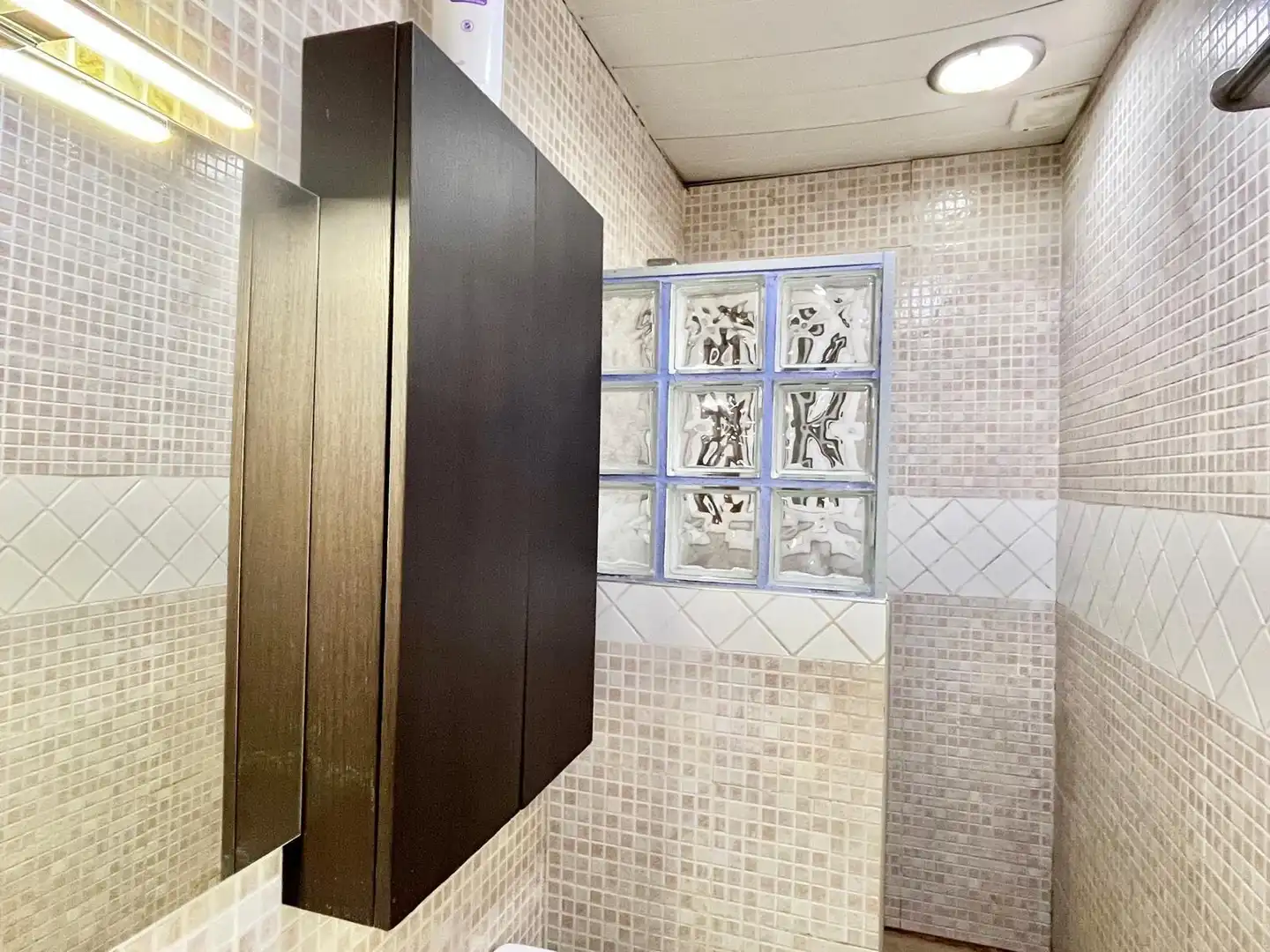 Badezimmer von Erdgeschoss zum Verkauf in Ripollet mit Parkett und Alarm