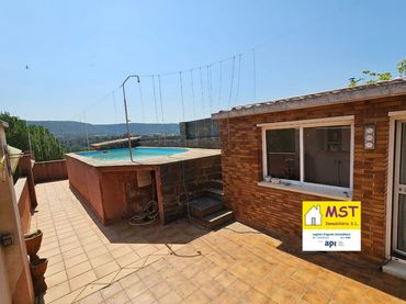 Casa amb piscina en venda a Carrer d'Angel Guimerà